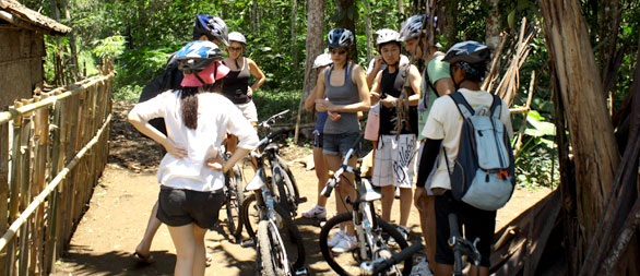 guide briefing at bike tour start point