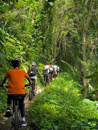 Sarah Cosgrove (Australia) - Premium Bike Tour - Off the road countryside