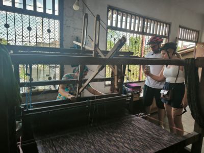 Andreas - Traditional fabric weaving