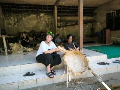 Loretta - Bamboo basket weaving