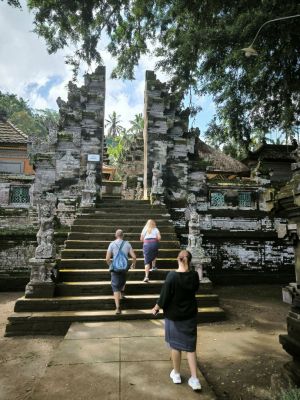 Roberta - Kehen Temple visit