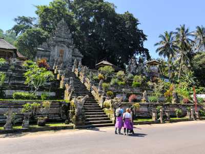 Ilaria - Kehen temple